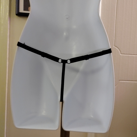 Rene Rofe Black / String Pantys - Picture 2 of 4